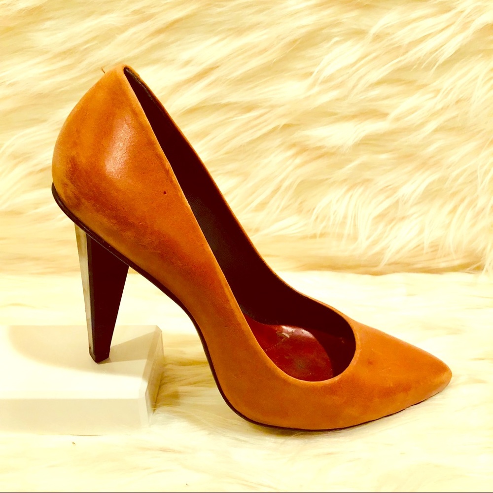BCBG MaxAzria Camel Cone Heel Pump Size 10